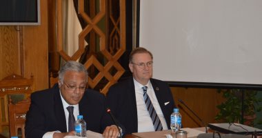 مساعد وزير الخارجية يجتمع مع سفراء دول غربية وممثل الأمم المتحدة بالقاهرة