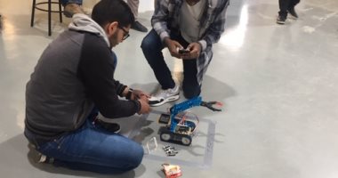 صور.. إجراء مسابقة روبوتات بين طلاب الفرقة الأولى بهندسة كندا - مصر