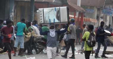 صور.. سلب ونهب واشتباكات عنيفة خلال احتجاجات ضد فساد السلطة فى هايتى