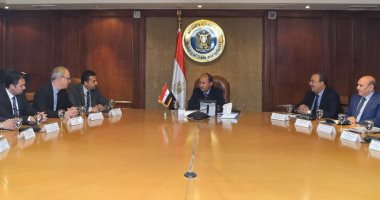 وزير الصناعة يبحث مع وفد "سيمنس" تطورات خطة تحسين قدرات الصناعة المصرية