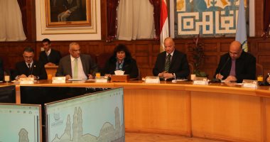 محافظ القاهرة ووزيرة الثقاقة يبحثان تطوير شارع الأزهر وإنشاء متحف لنجيب محفوظ