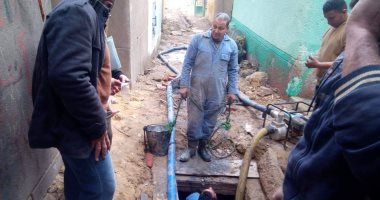 رئيس شركة مياه القليوبية: تركيب طلمبة غاطسة لشفط مياه مقابر منطى بشبرا الخيمة