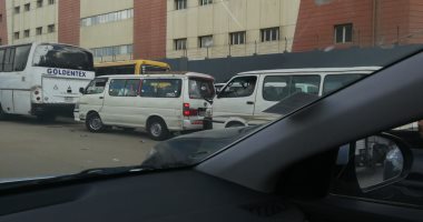 قارئ يشكو من وجود موقف ميكروباص عشوائى بشارع الأسواق الحرة بمدينة نصر