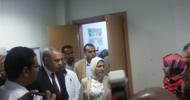 صور.. وزيرة الصحة تتفقد مستشفى قفط التعليمى لمتابعة سير العملية الطبية
