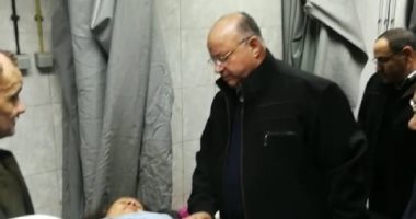 فيديو وصور.. محافظ القاهرة يتفقد مصابى الحادث الإرهابى بمستشفى الحسين الجامعى