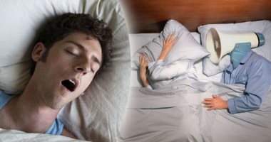 اسباب الشخير عديدة منها النوم على ظهرك والسمنة