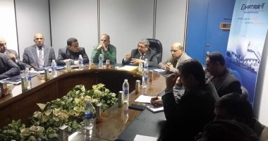 رئيس مصر للطيران للخدمات الأرضية يعقد اجتماع اللجنة الدائمة للسلامة والجودة
