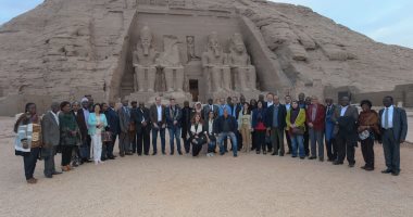 وزيرا الآثار والثقافة يصطحبان 22 سفيرًا أفريقيًا فى جولة بمعبد أبو سمبل