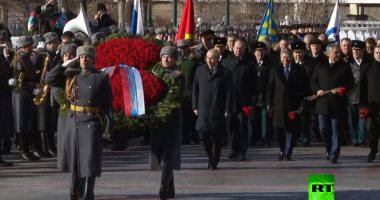 بوتين يضع إكليلا من الزهور على قبر الجندى المجهول بمناسبة يوم حماة الوطن