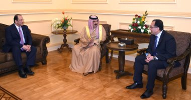 فيديو.. رئيس الوزراء يستقبل ملك البحرين للمشاركة فى القمة العربية الأوروبية