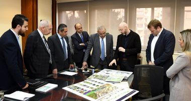 صور.. وزير الإسكان يتابع تنفيذ مشروع الحدائق المركزية بالعاصمة الإدارية