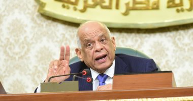 على عبد العال يرحب بضيوف البرلمان ويطالب النواب باحترام التقاليد النيابية
