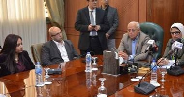 النائبة سعاد المصري ترافق وزيرة الصحة خلال زيارتها بورسعيد