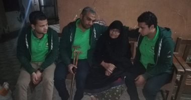 إنقاذ سيدة مسنة فى الشارع ببنى سويف وإعادتها لأسرتها بعد غياب شهر.. صور