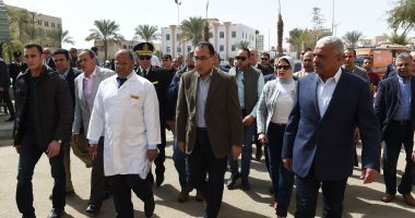 صور.. رئيس الوزراء يصل محافظة السويس ويتفقد المستشفى العام 
