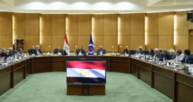 صور.. رئيس الوزراء يلتقى أعضاء مجلس البرلمان بالسويس على هامش زيارة المحافظة