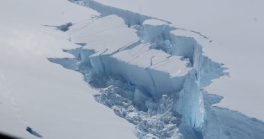 ناسا تحذر: جبل جليدى فى حجم لندن على وشك الانفصال عن القطب الجنوبى