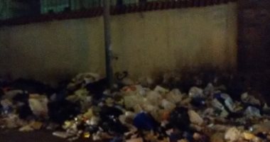 قارئ يشكو انتشار القمامة بشارع المعسكر الرومانى بالإسكندرية