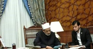 الإمام الأكبر يشدد على عدم ذهاب الوافدين لساحات خارج الأزهر لتلقى العلم