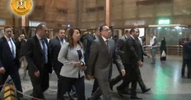 الحكومة تنشر فيديو لرئيس الوزراء خلال تفقد حادث قطار محطة مصر