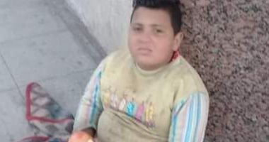 "إحنا معاك".. قارئ يشارك بصورة طفل مشرد بالإسكندرية.. ويؤكد: يحتاج مساعدة