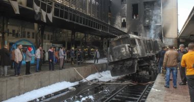 صور.. الحماية المدنية تسيطر على حريق قطار رمسيس.. وأنباء عن وجود مصابين