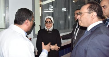 وزيرة الصحة تتفقد المصابين بمعهد ناصر بعد انتهاء زيارتها لدار الشفاء