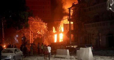 صور.. مقتل 5 أشخاص فى انفجار ضخم بالعاصمة الصومالية مقديشيو