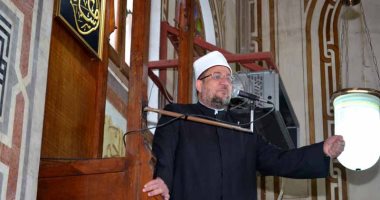 وزيرا التنمية المحلية والأوقاف ومحافظ الجيزة يؤدون صلاة الجمعة بمسجد المغفرة
