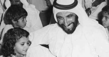 شاهد.. فيديو نادر للشيخ زايد بن سلطان آل نهيان خلال احتفال عام 1975