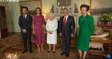 شاهد.. ملكة بريطانيا تستقبل الملك عبد الله والملكة رانيا