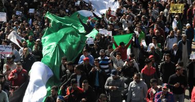 رويترز: مئات الآلاف من الجزائريون ينظمون أكبر احتجاجات مناهضة لبوتفليقة