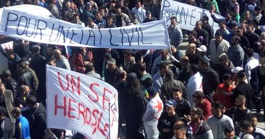 الشرطة الجزائرية: اعتقال 75 محتجا وإصابة 11 شرطيا فى الاحتجاجات ضد بوتفليقة 