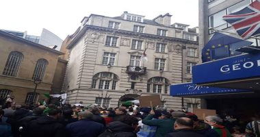 الجالية الجزائرية فى لندن تنظم مظاهرة كبيرة ضد "العهدة الخامسة"