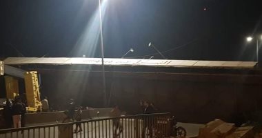 صور.. كثافات مرورية بسبب سقوط كوبرى مشاة بطريق إسكندرية الزراعى