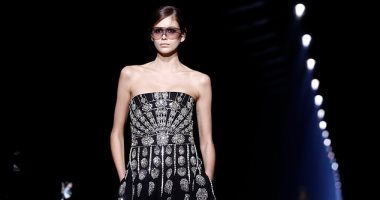 كايا جربر تقدم فستان مرصع بالماس بعرض أزياء Givenchy فى باريس 