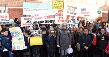 فيديو وصور.. احتجاجات فى إنجلترا ضد تعليم الأطفال المثلية والشذوذ فى المدرسة