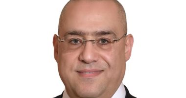وزير الإسكان يكلف بتنفيذ محاور طرق للحد من تكدسات المرور بالقاهرة الجديدة