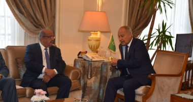 أبو الغيط يوقع مع وزير خارجية الجزائر اتفاق بعثة ملاحظى الجامعة العربية للانتخابات الجزائرية