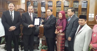 رئيس جامعة الأزهر يستقبل وفدا إندونيسيا لبحث التعاون