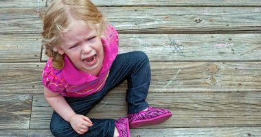 كيف تسيطر على نوبات غضب الطفل بعد سن الخامسة؟