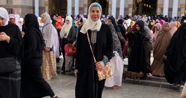 مفيدة شيحة بالحجاب من المسجد النبوى: أحلى مكان فى العالم
