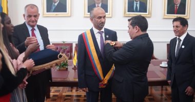 صور.. البرلمان الكولومبى يمنح أحمد الجروان وسام "سيمون بوليفار"
