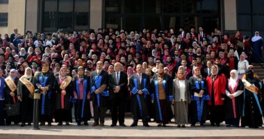 رئيس جامعة طنطا يحضر حفل تخريج دفعة جديدة من طلاب كلية التمريض
