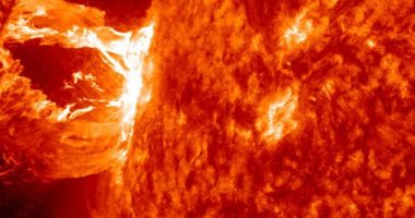 انفجار أكبر توهج لعاصفة شمسية ضخمة يحدث الآن