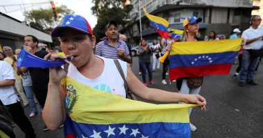الفصائل السياسية المتنافسة على السلطة بفنزويلا تحتشد فى جميع أنحاء البلاد