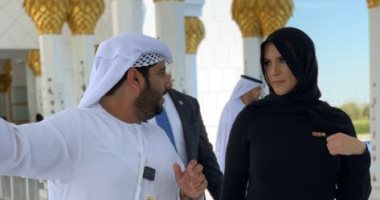 ستيفانى مكمان بالحجاب خلال زيارتها لمسجد الشيخ زايد بأبوظبى ..صور