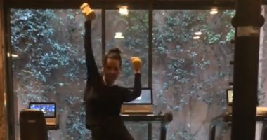 فيديو..شاهد كاترين زيتا جونز ترقص في السابعة صباحا 