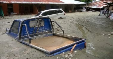 صور.. ارتفاع حصيلة ضحايا الفيضانات شرق إندونيسيا إلى 109 قتلى ومصابين