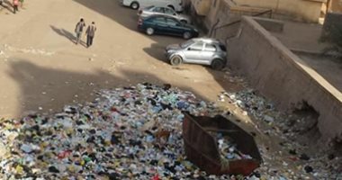 شكوى من انتشار القمامة بمنطقة الشيخ هارون فى أسوان